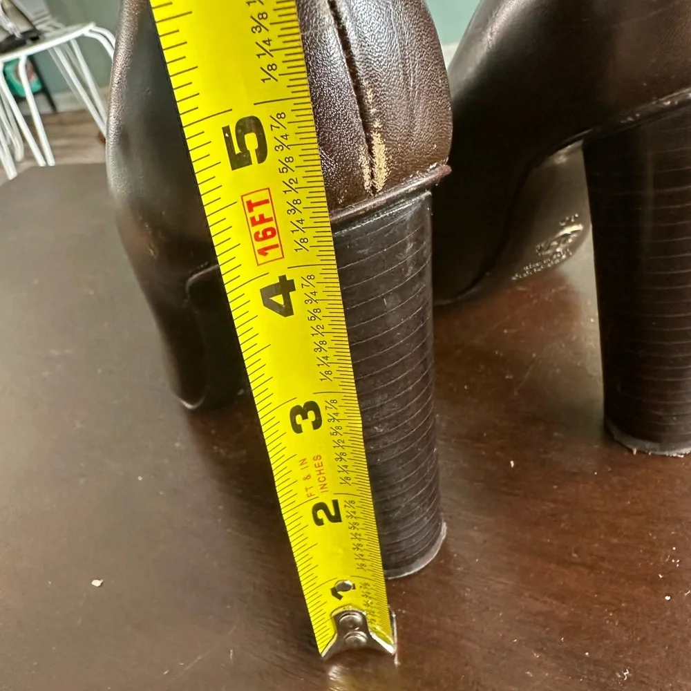 **** Dolce & Gabbana Size 40 VTG Brown Leather Heels - Picture 10 of 10